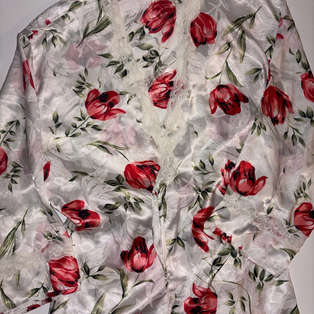 Josie Floral Satin Robe – 90s era, Lace Trim, Belted